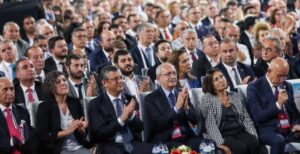 1748250626-IMG_20250526_115838-300x154 CHP Kurultaylarına ilişkin davalarda karar çıkmadı: Duruşma 30 Haziran’a ertelendi.