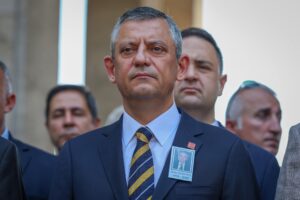 FB_IMG_1753868956153-300x200 Özgür Özel: "Gerektiğinde ölümü de tutuklanmayı da göze alırım"
